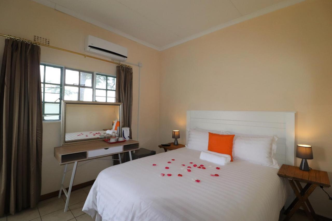 Sentosa Guest House Francistown Exterior foto