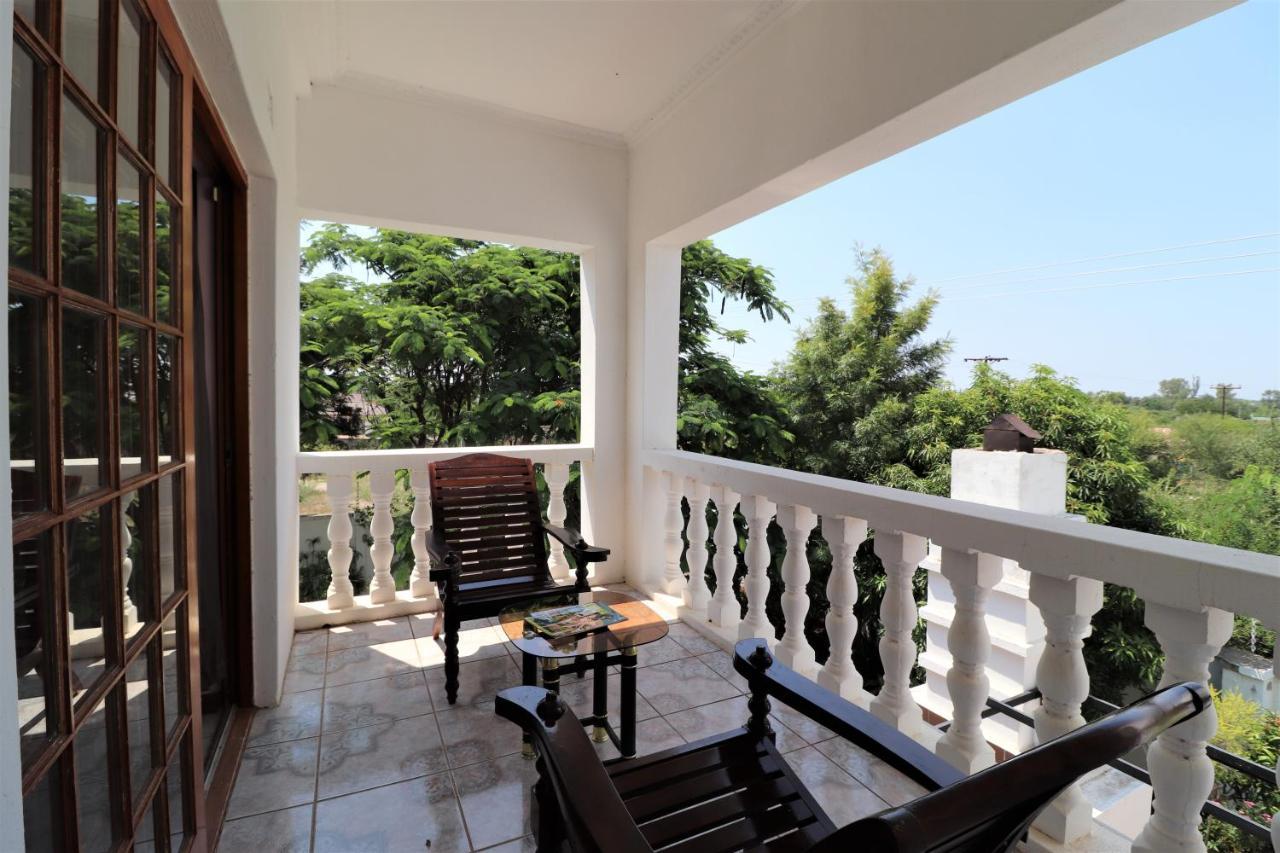 Sentosa Guest House Francistown Exterior foto