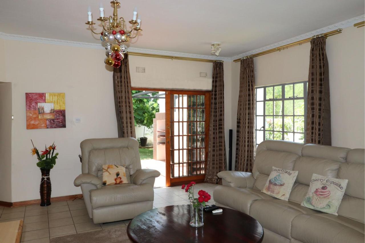 Sentosa Guest House Francistown Exterior foto